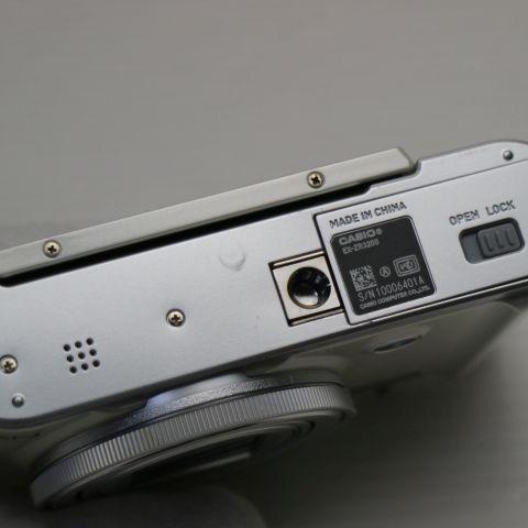 CASIO EXILIM EX-ZR3200 ホワイト 美品 超美品 EX-ZR3200 ホワイト 即日発送 コンデジ CASIO 本体 あすつく