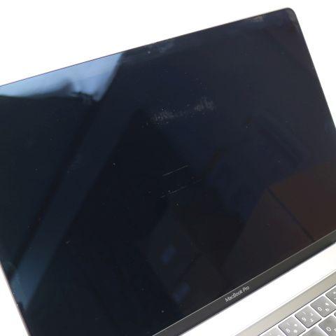 美品 MacBook Pro 2018 15インチ 第8世代 Core i7 16GB SSD 512GB