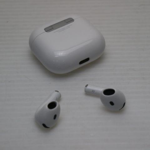 美品 AirPods 4(アクティブノイズキャンセリング非搭載) イヤホン