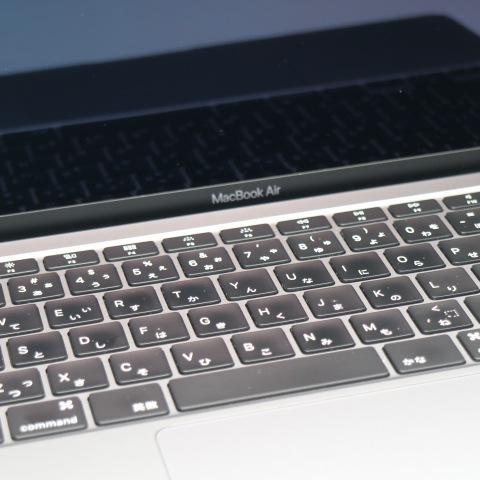 新品同様 MacBook Air 2020 13インチ Core i3 8GB SSD 256GB ノート 