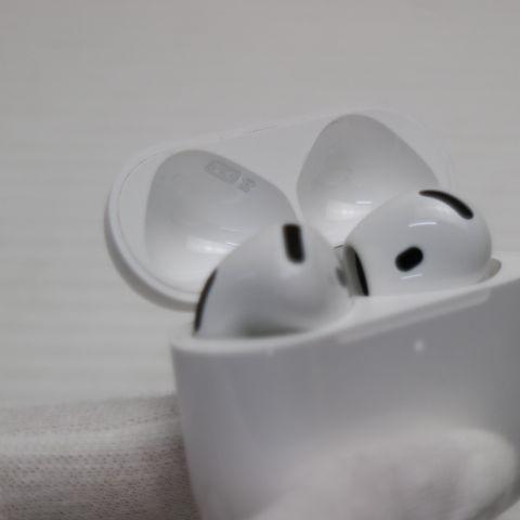 美品 AirPods 4(アクティブノイズキャンセリング非搭載) イヤホン