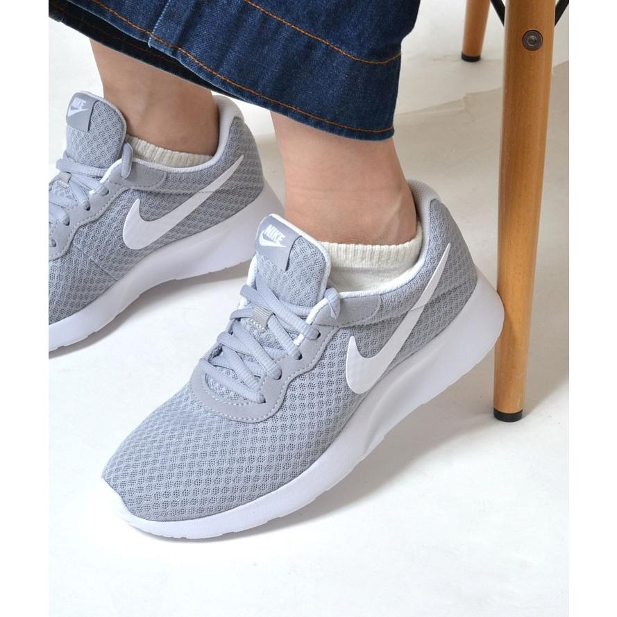 Nike Wmns Tanjun ナイキ ウィメンズ タンジュン グレー ホワイト レディース スニーカー 010 Honey 通販 Yahoo ショッピング