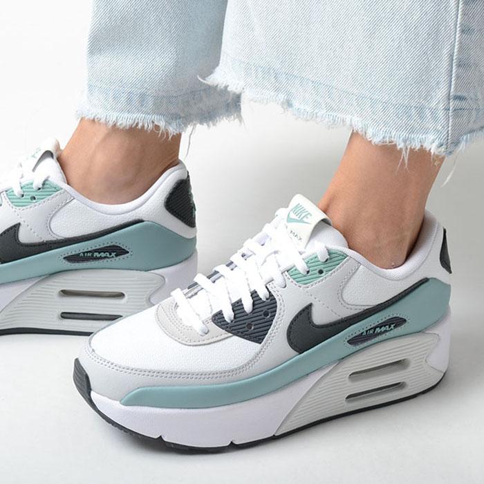 Nike エアマックス 90 LV8 23.5 ベージュ/グリーン 新品未使用 NIKE AIR MAX 90 LV8 ナイキ エアマックス レディース