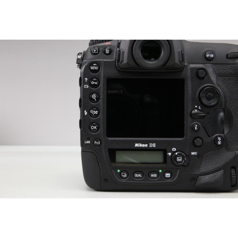美品｜シャッター数 4200回] Nikon D5 ボディ XQD-Type [バッテリー