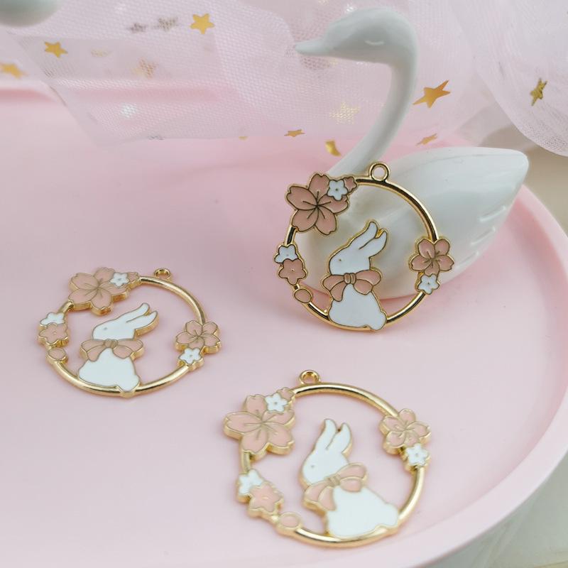 ♥︎】部屋の装飾のための小さなウサギのスイングチャーム