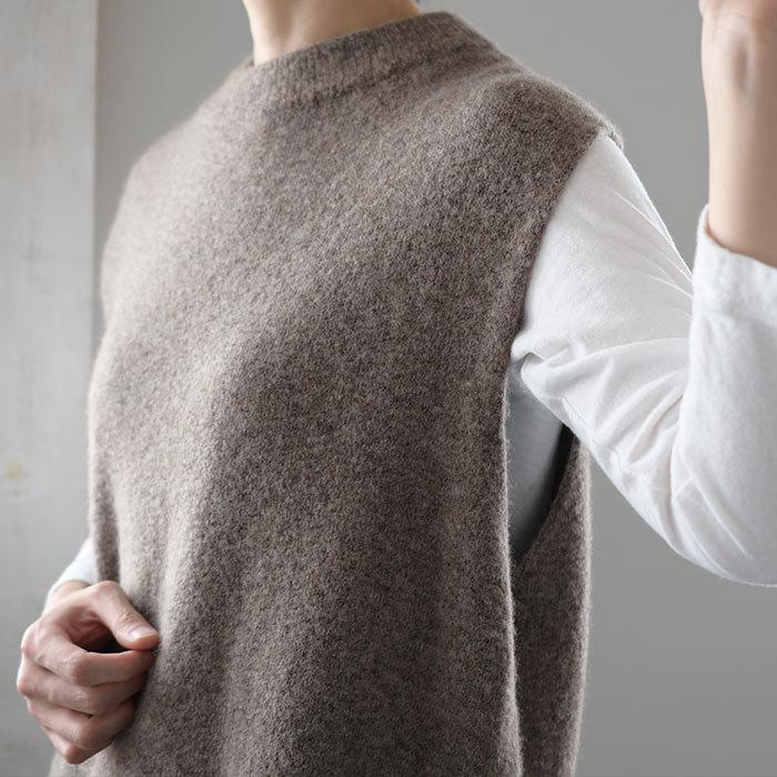 正規激安 大きく開いたサイドスリットが可愛い ハイネックニット M