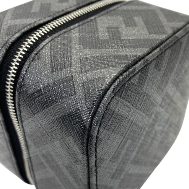 FENDI ズッカ柄 アクセサリーポーチ 美品 保存袋付き ミニバッグ 美品 フェンディ ズッカ柄 チェーンポーチ ミニバッグ 保存袋付き 最