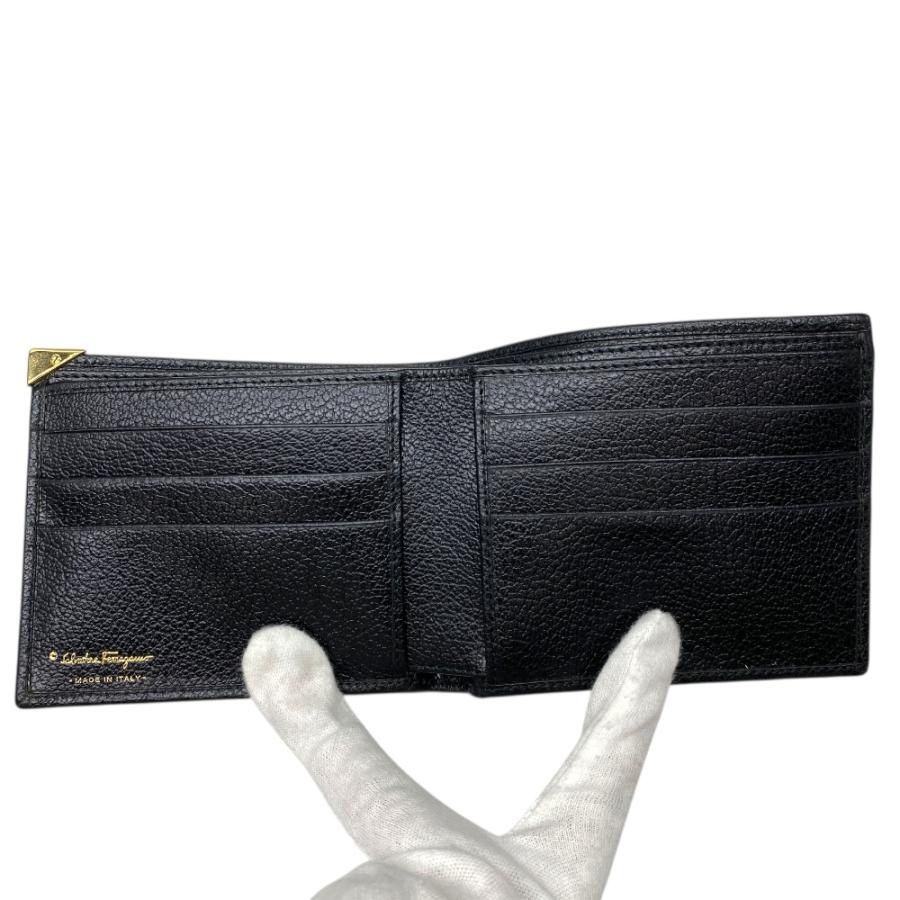 FERRAGAMO（フェラガモ） 美品 財布 二つ折り財布 折財布 コンパクト