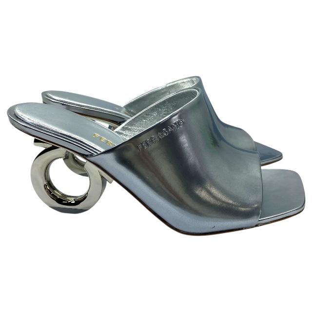FERRAGAMO フェラガモ エリナ・スライダー アルジェント
