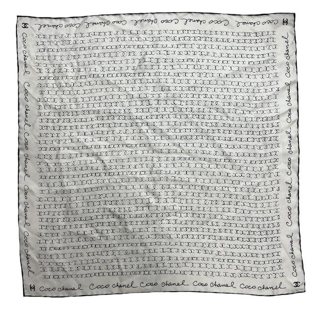 美品　ココマーク　CC アクセサリー柄　スカーフ　大判　ベージュ　シャネル 22K CHANEL シャネル スカーフ ココマーク ロゴ 白 (ホワイト