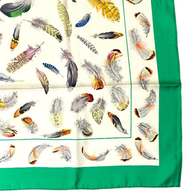 ⭐️美品⭐️エルメス スカーフ カレ90 PLUMES 羽 グリーン フランス製 HERMES エルメス スカーフ 大判 カレ90 PLUMES par Henride