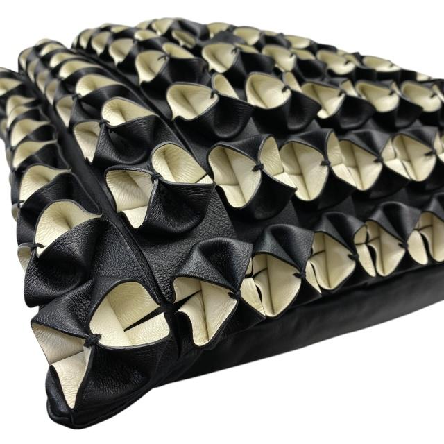 LOUIS VUITTON（ルイ・ヴィトン） クッサン EU3188 フラワーフィールド