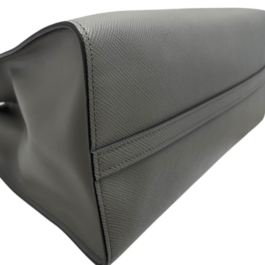 プラダ Monochrome ハンドバッグ トートバッグ ロゴ サフィアーノレザー 白タグ グレー PRADA
