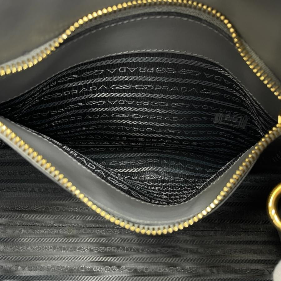 プラダ Monochrome ハンドバッグ トートバッグ ロゴ サフィアーノレザー 白タグ グレー PRADA