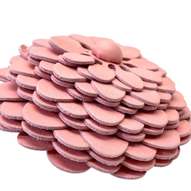 激レア！　ロエベ　LOEWE　フラワーチャーム　スタッド お買い得アイテム】スタッドフラワーレザーバッグチャーム | LOEWE