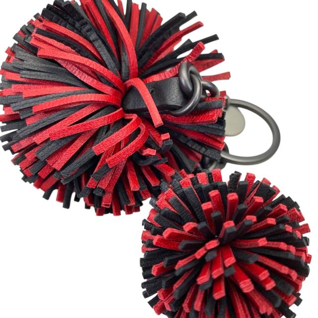 ボッテガヴェネタ　ポンポン型キーホルダー 赤と黒 BOTTEGA VENETA ボッテガヴェネタ ポンポン チャーム