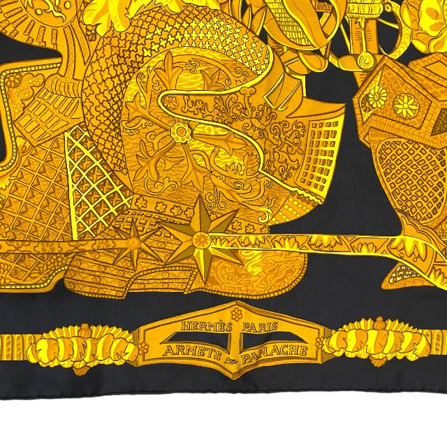 公式サイトから購入する HERMES エルメス スカーフ ストール 大判 カレ90 ARMETS et PANACHE 羽飾りの騎兵兜 シルク ブラック ゴールド