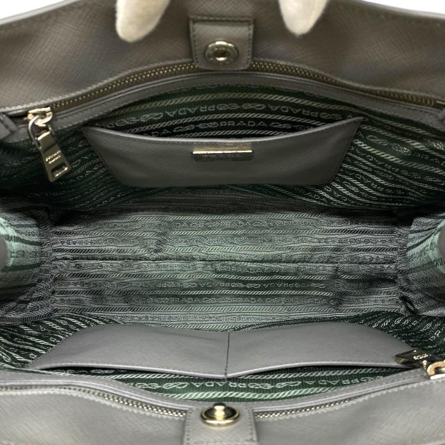 【美品】プラダ メッセンジャーバッグ サフィアーノ×ナイロン グレー 美品】プラダ メッセンジャーバッグ サフィアーノ×ナイロン