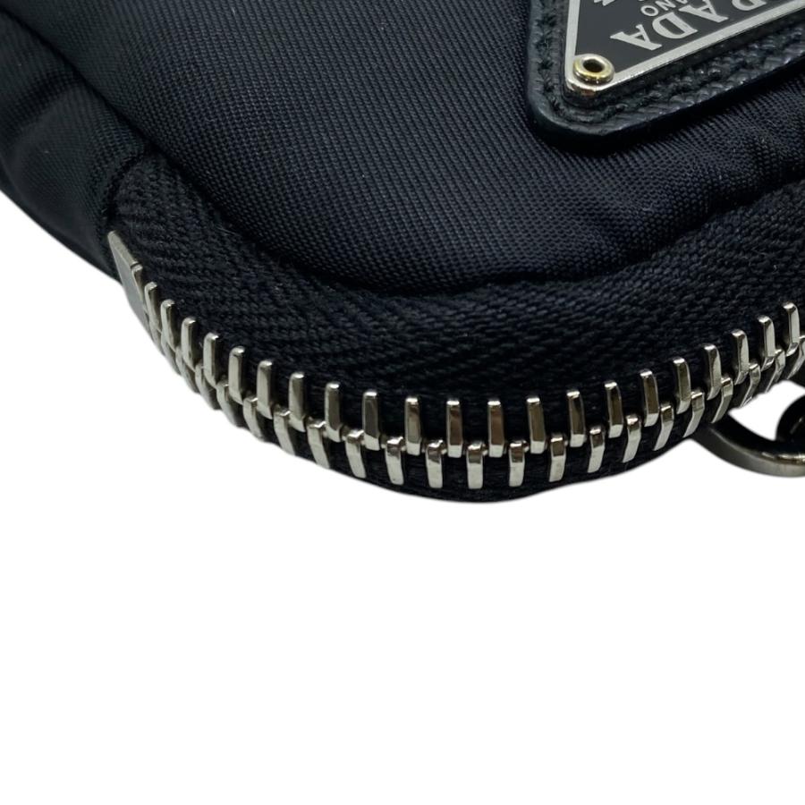 PRADA（プラダ） Re-Nylon ミニポーチ 小物入れ 三角ロゴ カラビナ付き