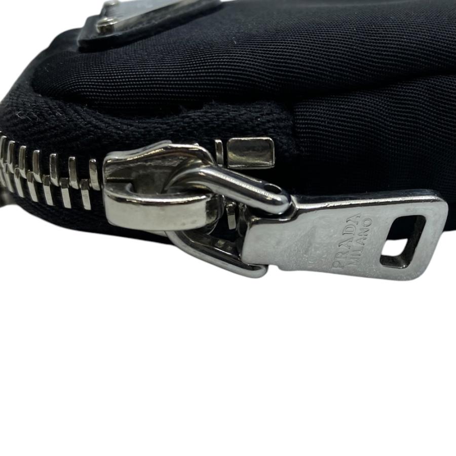 PRADA（プラダ） Re-Nylon ミニポーチ 小物入れ 三角ロゴ カラビナ付き