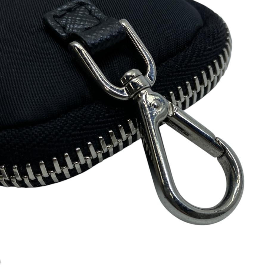 PRADA（プラダ） Re-Nylon ミニポーチ 小物入れ 三角ロゴ カラビナ付き