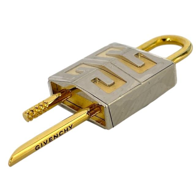 未使用　GIVENCHY　ジバンシィ　4G　パドロック　チャーム　キーホルダー ジバンシィ GIVENCHY ジバンシィ GIVENCHY 4G SMALL PADLOCK