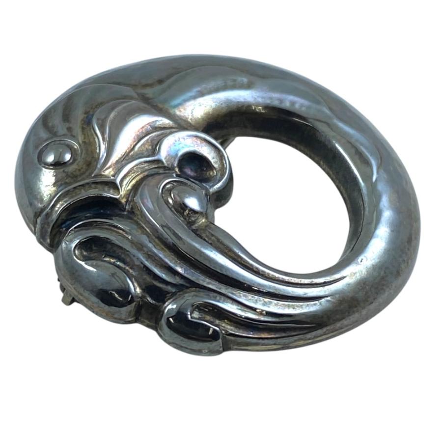 ジョージジェンセン　ブローチ 魚モチーフ シルバーカラー Georg Jensen（ジョージ ジェンセン） 魚モチーフ ブローチ ピン