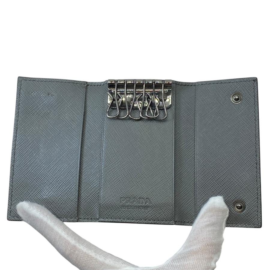 未使用 PRADA プラダ キーケース サフィアーノレザー 6連 ブラック PRADA（プラダ） ロゴ 6連キーケース キーケース サフィアーノ レザー