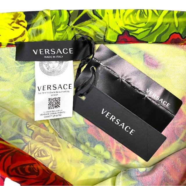 チ*コ様 VERSACE ヴェルサーチ レギンス タイツ パンツ 総柄　ボトムス VERSACE 【未使用】VERSACE ヴェルサーチ レギンス タイツ
