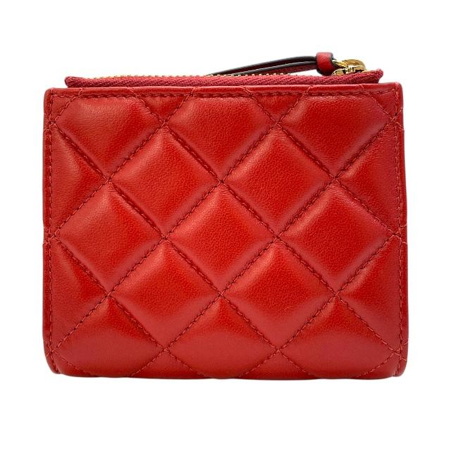 【未使用品】ヴェルサーチ キルティング レザー ラウンドジップ 折り財布 レッド 未使用品】ヴェルサーチ キルティング レザー ラウンドジップ