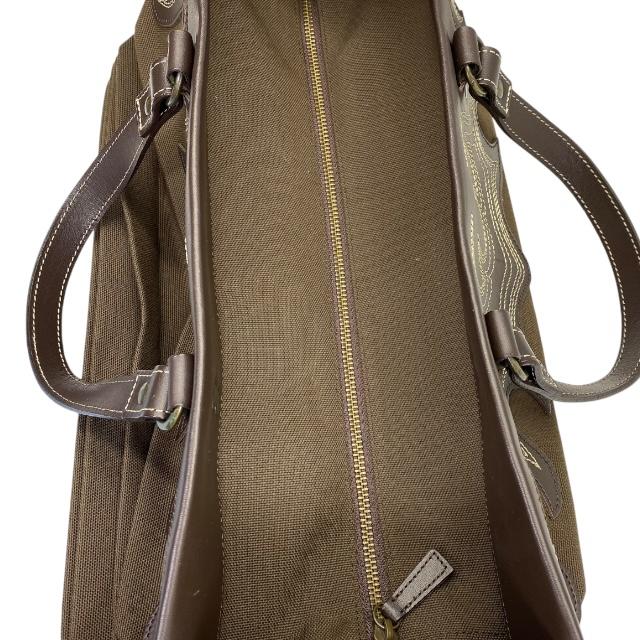 ISSEY MIYAKE イッセイミヤケ　プリーツ　ハンドバッグ　バイカラー バオ バオ イッセイ ミヤケの新作バッグは、キャッチーなバイ