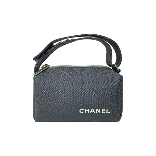 小*乃様 CHANEL シャネル ミニバッグ ポーチ チャコールグレー×ホワイト CHANEL（シャネル） ミニ ポーチ ハンドバッグ ヴィンテージ ナイロン