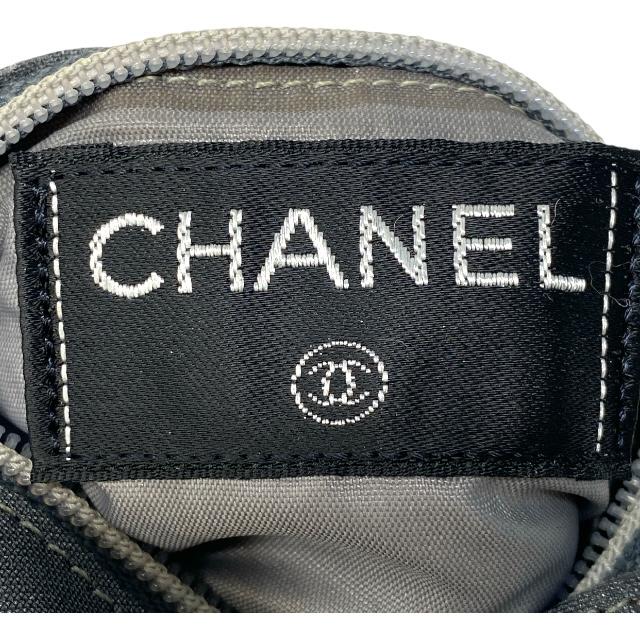 は*様 CHANEL シャネル ミニバッグ ポーチ チャコールグレー×ホワイト CHANEL（シャネル） ミニ ポーチ ハンドバッグ ヴィンテージ ナイロン