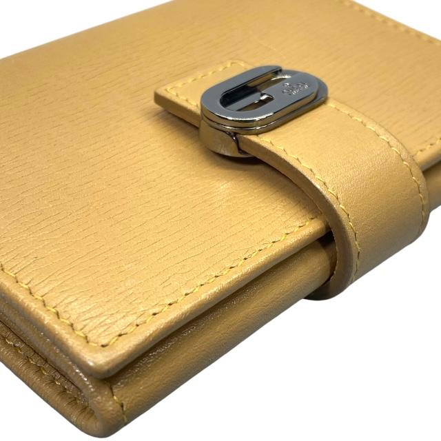 GUCCI ベージュ レザー 名刺入れ GUCCI（名刺入れ/定期入れ ・ ベージュ系）のフリマアイテム一覧