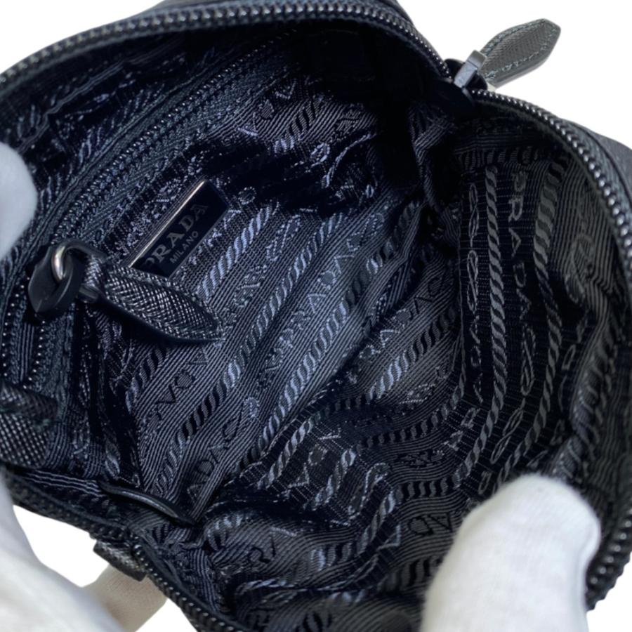 PRADA（プラダ） 美品 Re-Nylon マイクロポーチ コスメポーチ 三角ロゴ