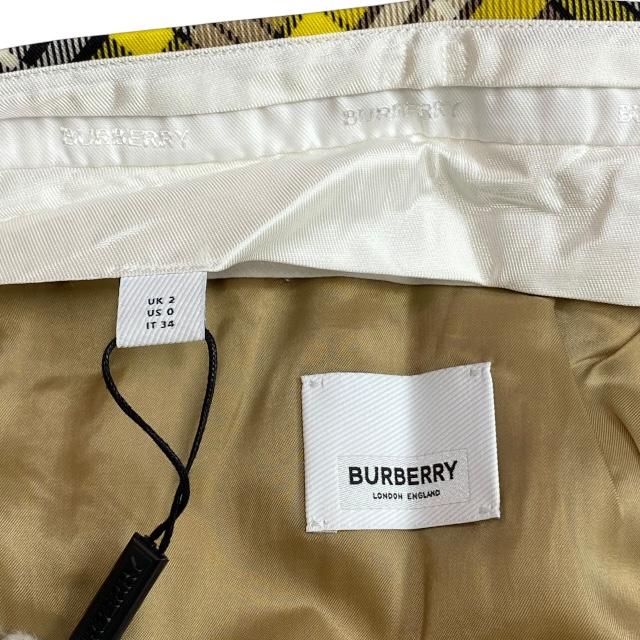 BURBERRY（チノパン）のフリマアイテム一覧