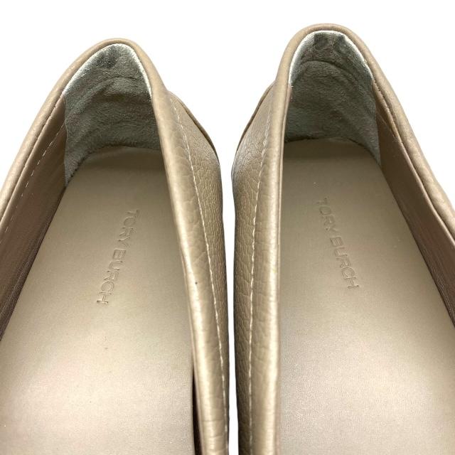 Tory Burchドライビングローファー！ほぼ未使用！グレージュ！ TORY BURCH（トリーバーチ） シューズ ローファー ドライビング