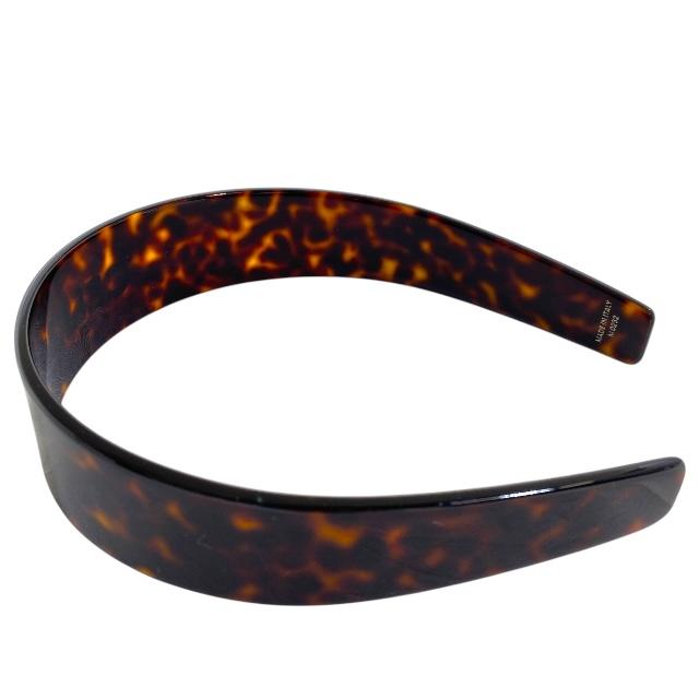 CELINE べっ甲柄 ヘアバンド CELINE べっ甲柄 ヘアバンド セリーヌ』のヘアクリップを冬の装いに