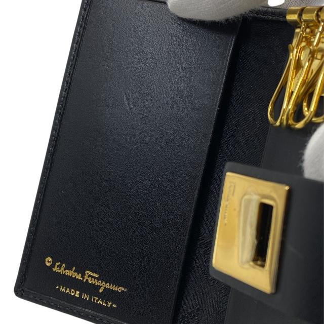 未使用✨Salvatore Ferragamo ガンチーニ 6連キーケース 箱付 FERRAGAMO フェラガモ キーケース レディース 22D151 6連