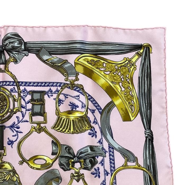 HERMES（エルメス） 美品 スカーフ カレ45 ETRIERS 鐙柄 総柄