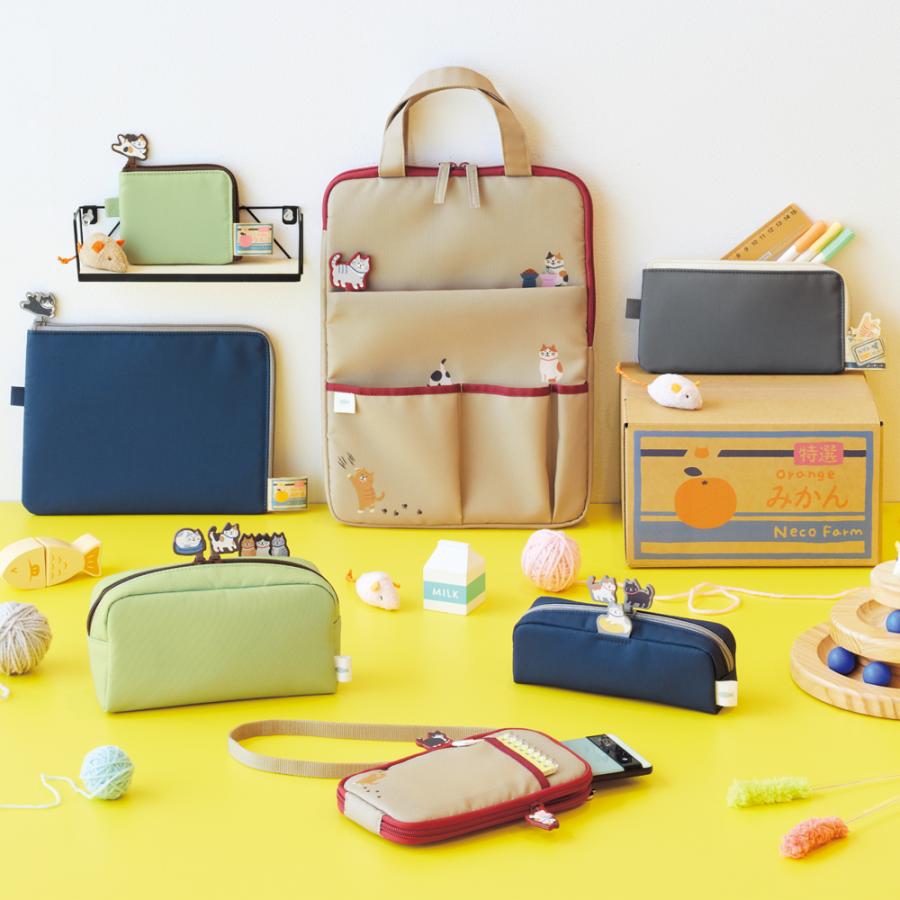 LIHIT LAB.＜リヒトラブ＞ にゃんシーン フラットカードポーチ チャコールブラック A2220-24 | LIHIT LAB. | 01