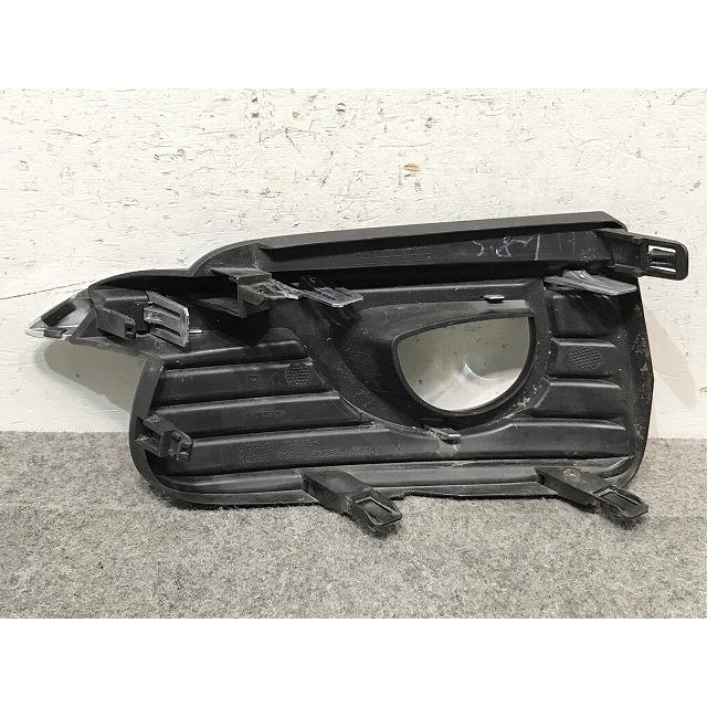 スカイライン V37/YV37/HV37/HNV37 純正 前期 右フロントフォグカバー