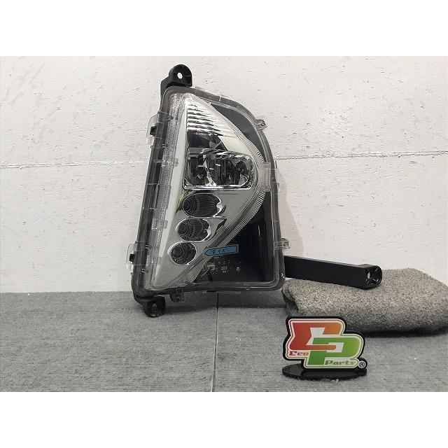 トヨタ純正　プリウス50系前期　フォグランプ右 プリウス PRIUS/ZVW50/ZVW51/ZVW55 純正 前期 右フォグランプ/ライト