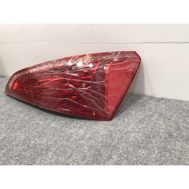 新品!Q5 8R系 純正 前期 右 テールランプ/ライト/レンズ LED 8R0