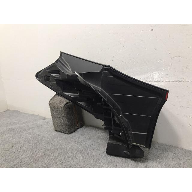 ヤリスクロス MXPJ10 右テールランプ 新品 81551-52E50 ヤリスクロス/ハイブリット MXPB10/MXPB15/MXPJ10/MXPJ15 純正 右