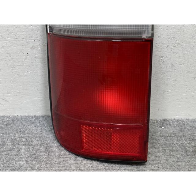 トヨタ ハイエース 100系 純正テールランプ (KOITO 33-08031) 新品!ハイエース 100系 純正 左 テールランプ/ライト/レンズ ハロゲン