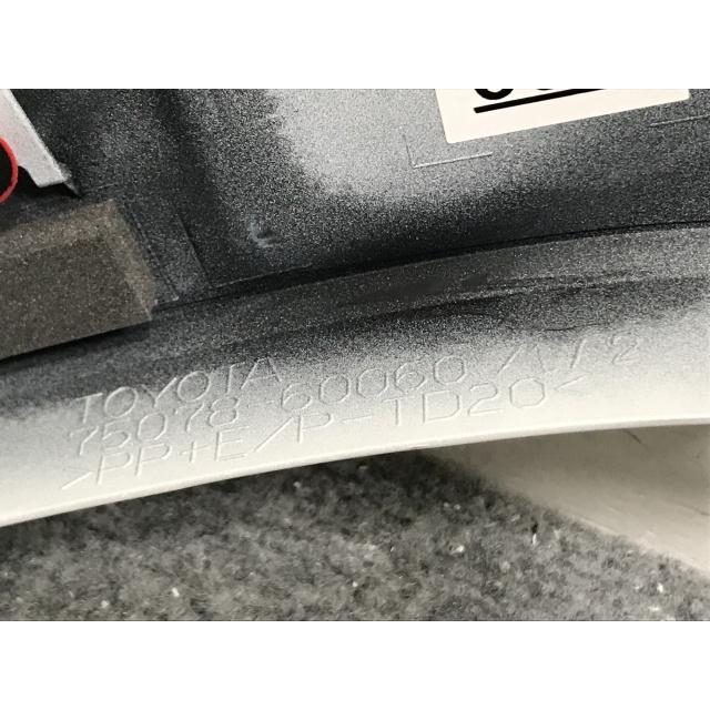 新車外し!ランドクルーザー/ランクル FJA300W/VJA300W 純正 左 リア