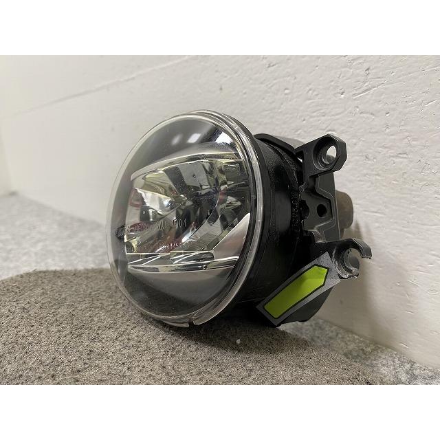 TOYOTA トヨタ 純正 LED フォグランプ フォグライト コイト KOITO 48-150 / 70311 アルファード（30系） ヴェルファイア（30系 / AYH30Wなど） プリウス / プリウスα（一部グレード） アクア ヴォクシー / ノア（一部グレード） ハリアー（一部グレード） レクサス（RX・IS・CT 等） ヴィッツ / カローラ系（フィールダー・ルミオンなど） ランドクルーザー系 トヨタ純正 LED フォグランプ フォグライト KOITO 48-150 左側