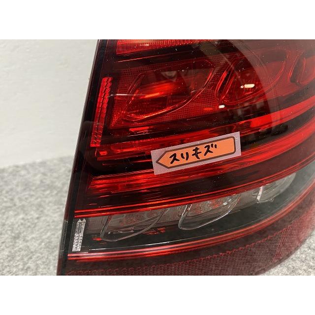 新品!Cクラス W205 純正 後期 右 テールランプ/ライト/レンズ LED
