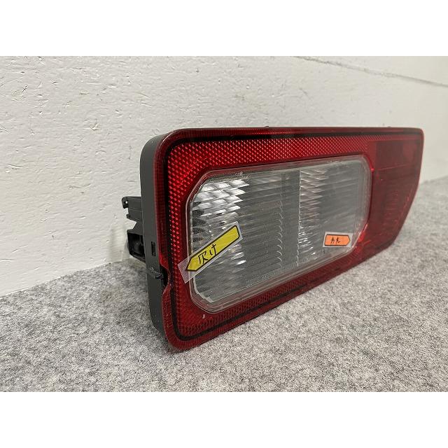 ジャンク!ジムニー/ジムニーシエラ JB64W/JB74W 純正 右 テールランプ